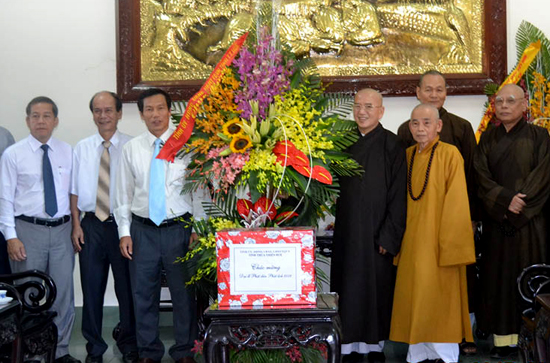Lãnh đạo tỉnh thăm, chúc mừng Ban Trị sự GHPG tỉnh nhân dịp Đại lễ Phật đản PL 2559