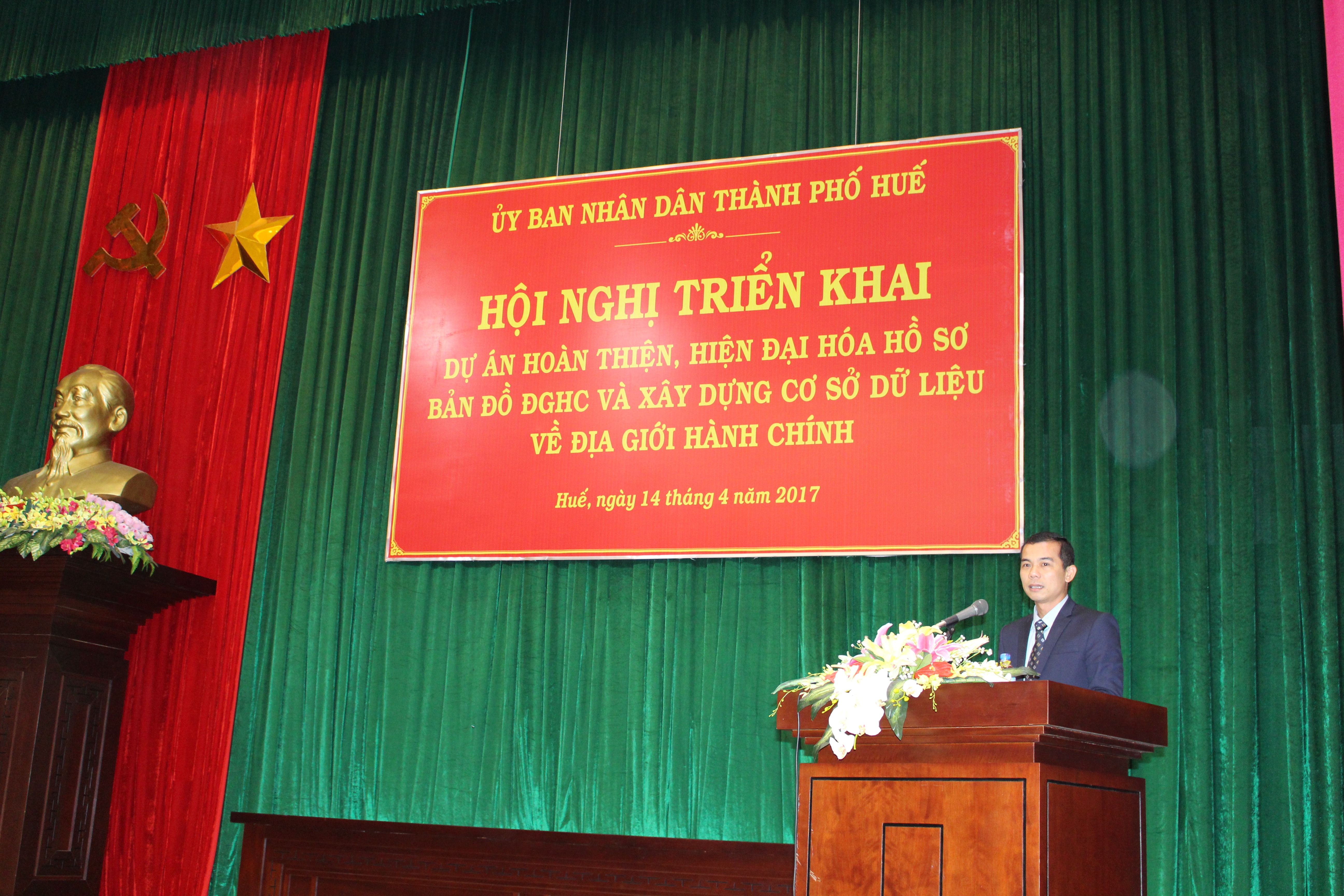 Đồng chí Võ Lê Nhật, PCT UBND thành phố phát biểu tại Hội nghị