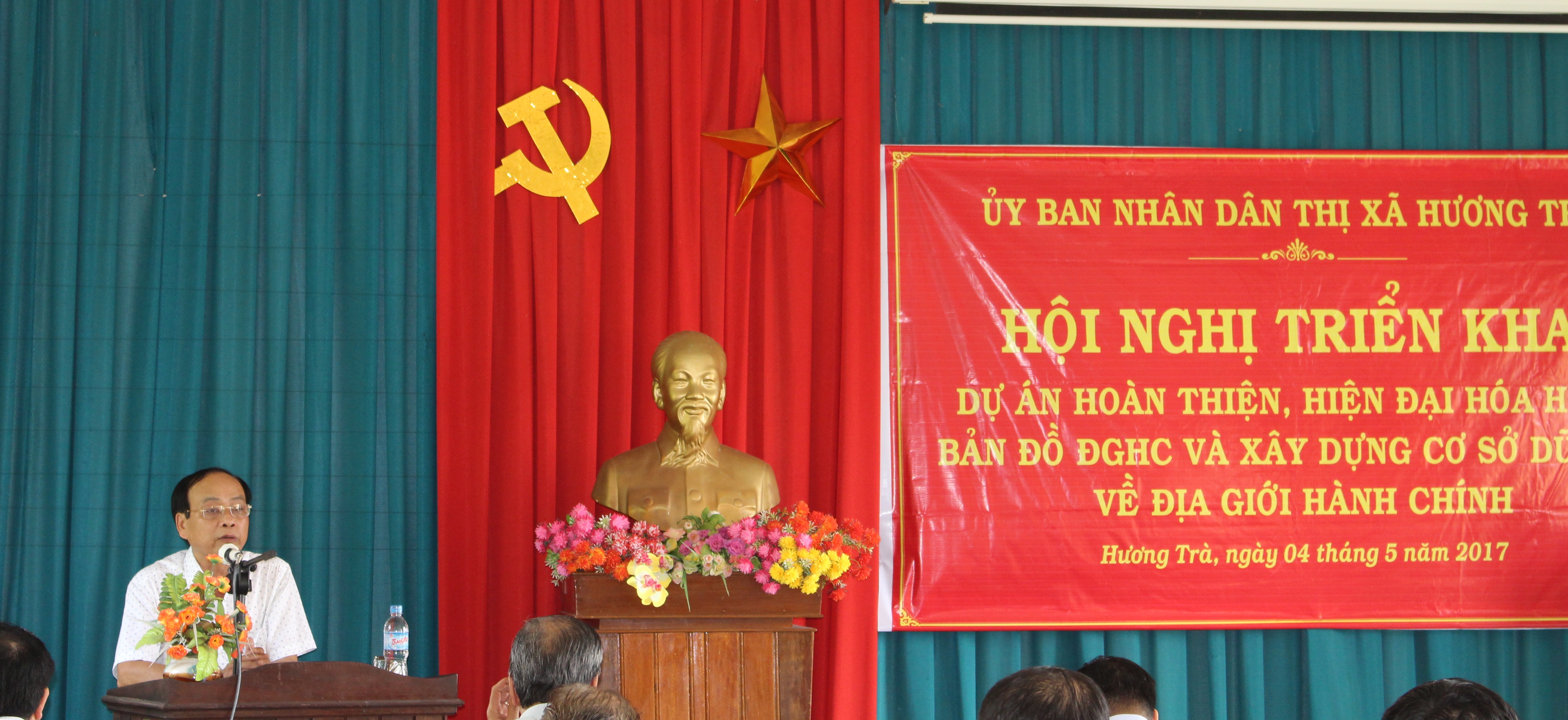 Đồng chí Bạch Chơn Đông phát biểu tại hội nghị