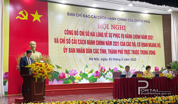 Phó Chủ tịch UBND tỉnh Nguyễn Thanh Bình phát biểu tham luận về công tác CCHC tại hội nghị